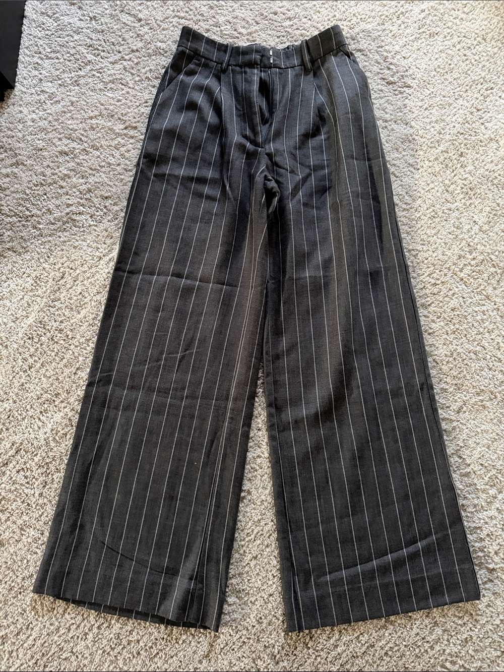 Abercrombie and Fitch grey Pinstripe Wide-Leg Pants - Picture 1 of 2
